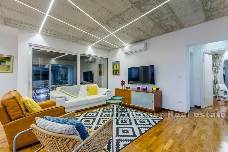 Modern gestaltete Villa