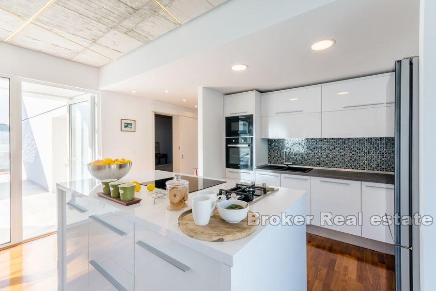 Moderno dizajnirana vila