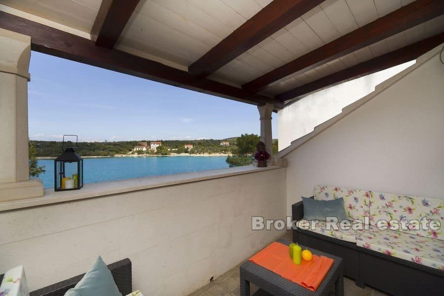 Stenhus, första raden till havet