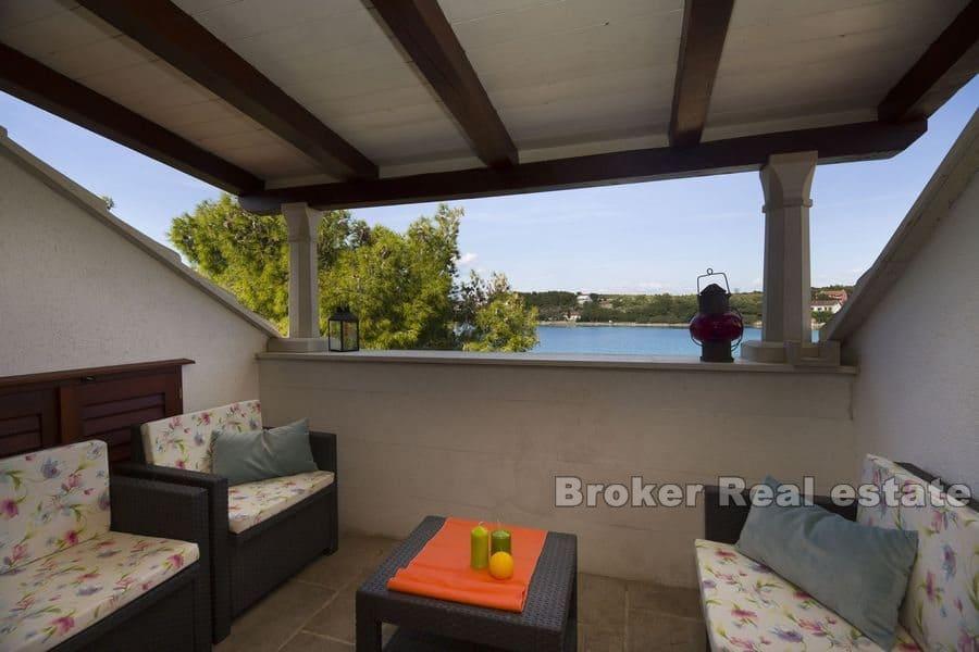 Stenhus, första raden till havet