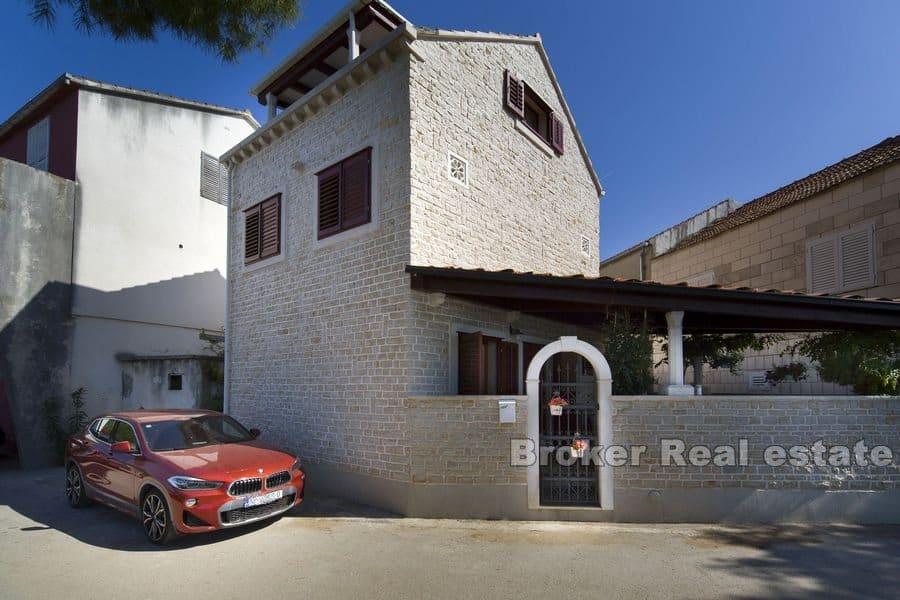 Stenhus, första raden till havet