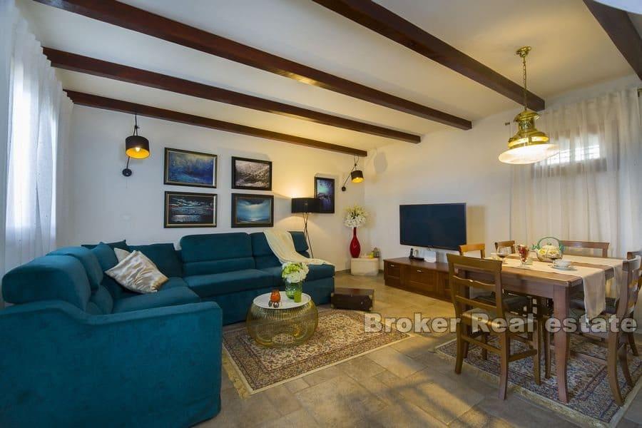 Stenhus, första raden till havet