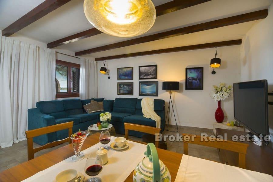 Stenhus, första raden till havet