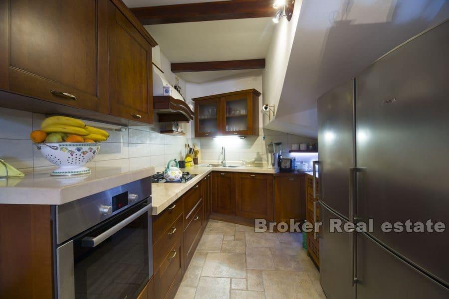 Stenhus, första raden till havet