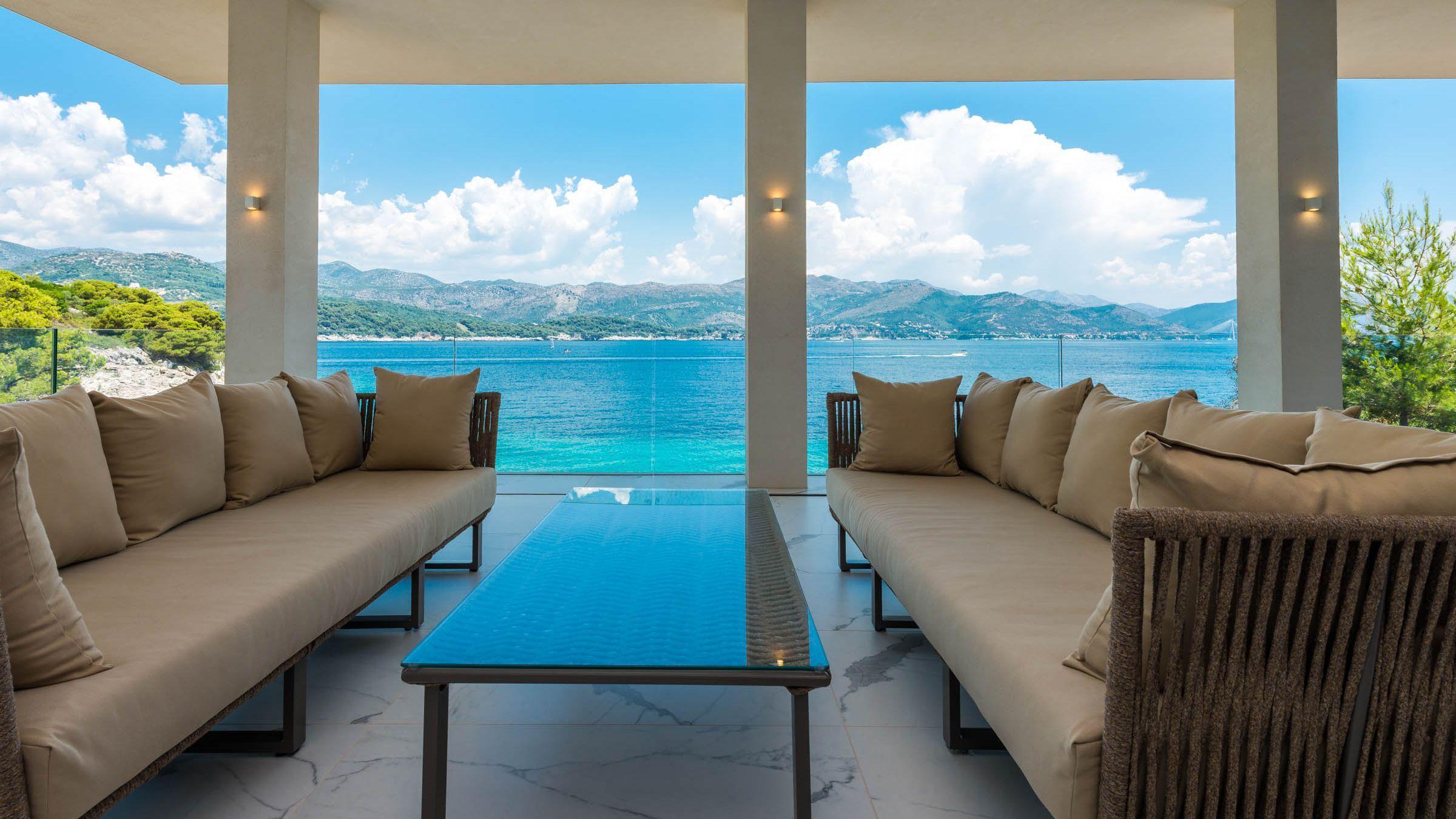 Villa de luxe unique, première rangée de la mer