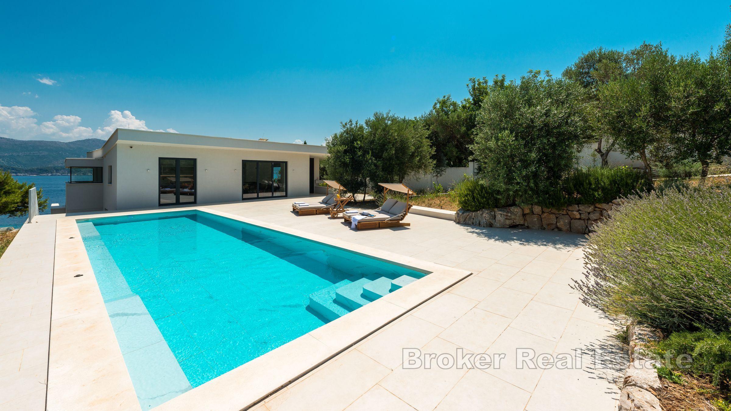 Villa de luxe unique, première rangée de la mer