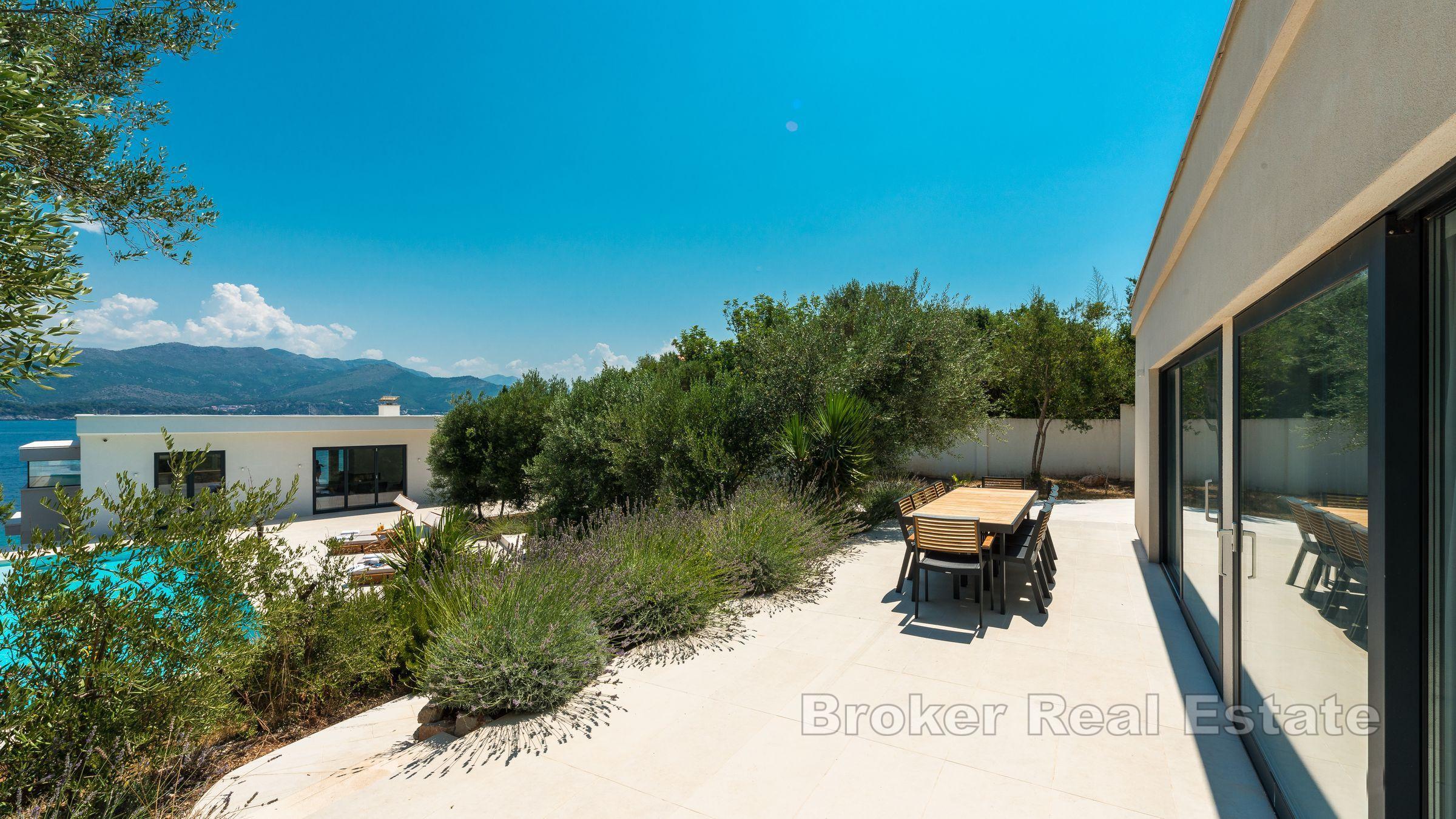 Villa de luxe unique, première rangée de la mer