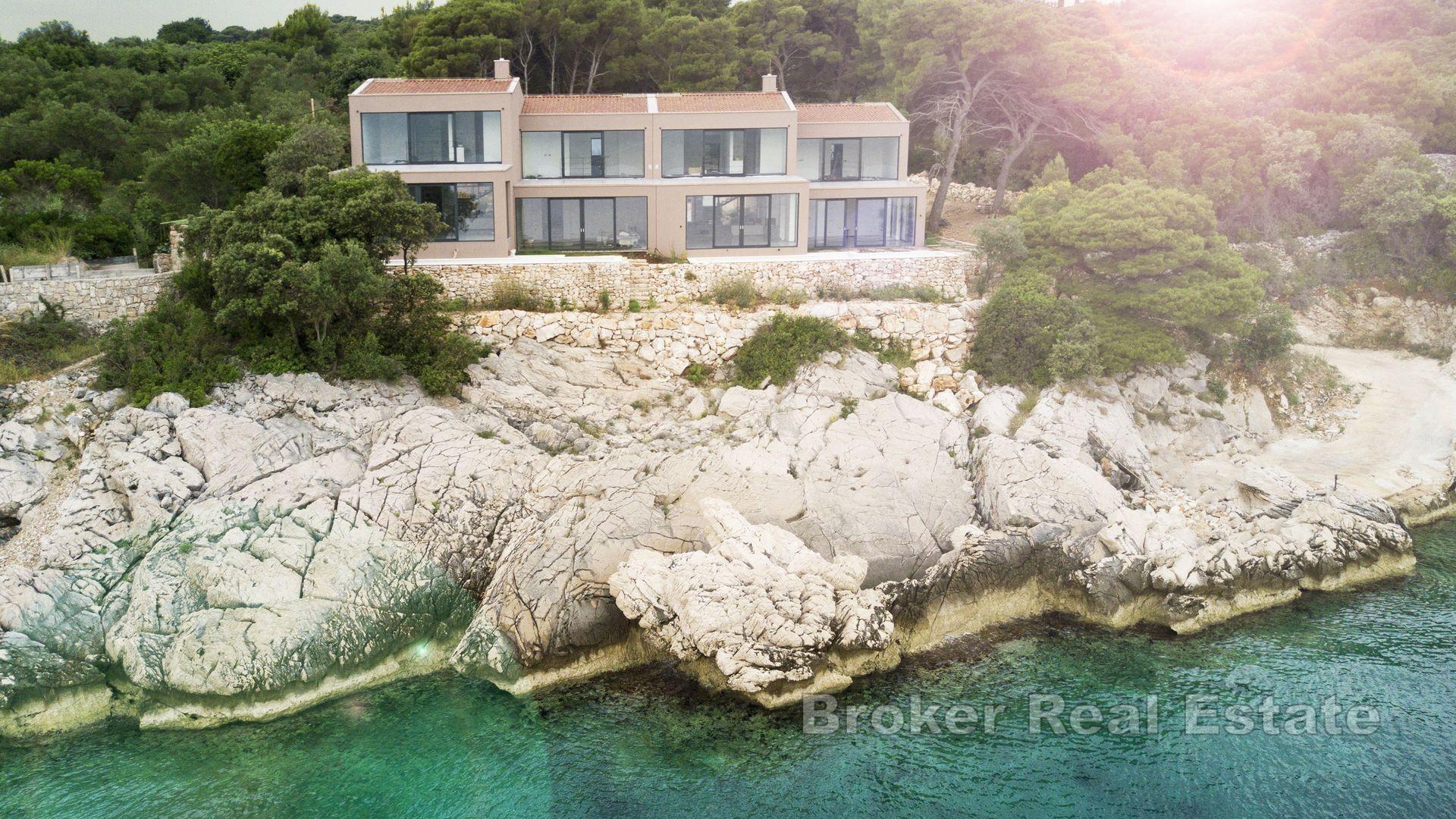 Attraktive Villa mit Pool, erste Reihe zum Meer