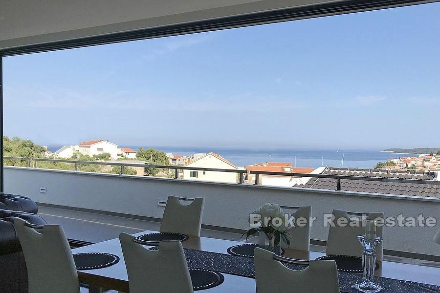 Luxusní penthouse s výhledem na moře