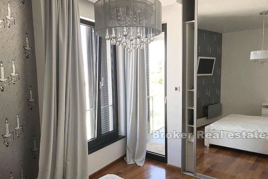 Attico di lusso con vista mare