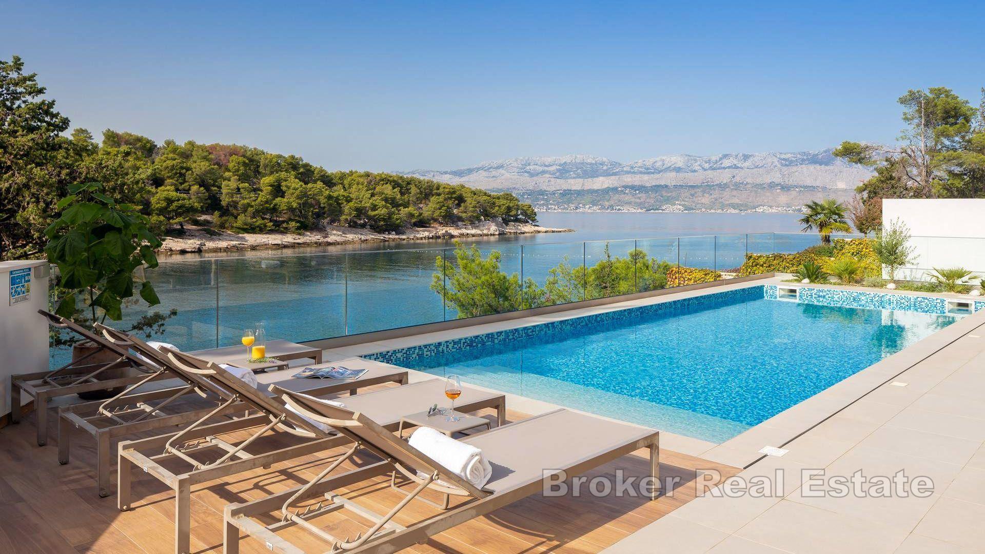 Villa de luxe au premier rang de la mer