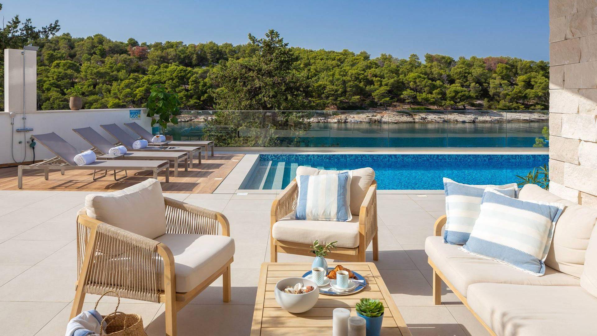 Luxusvilla in der ersten Reihe zum Meer