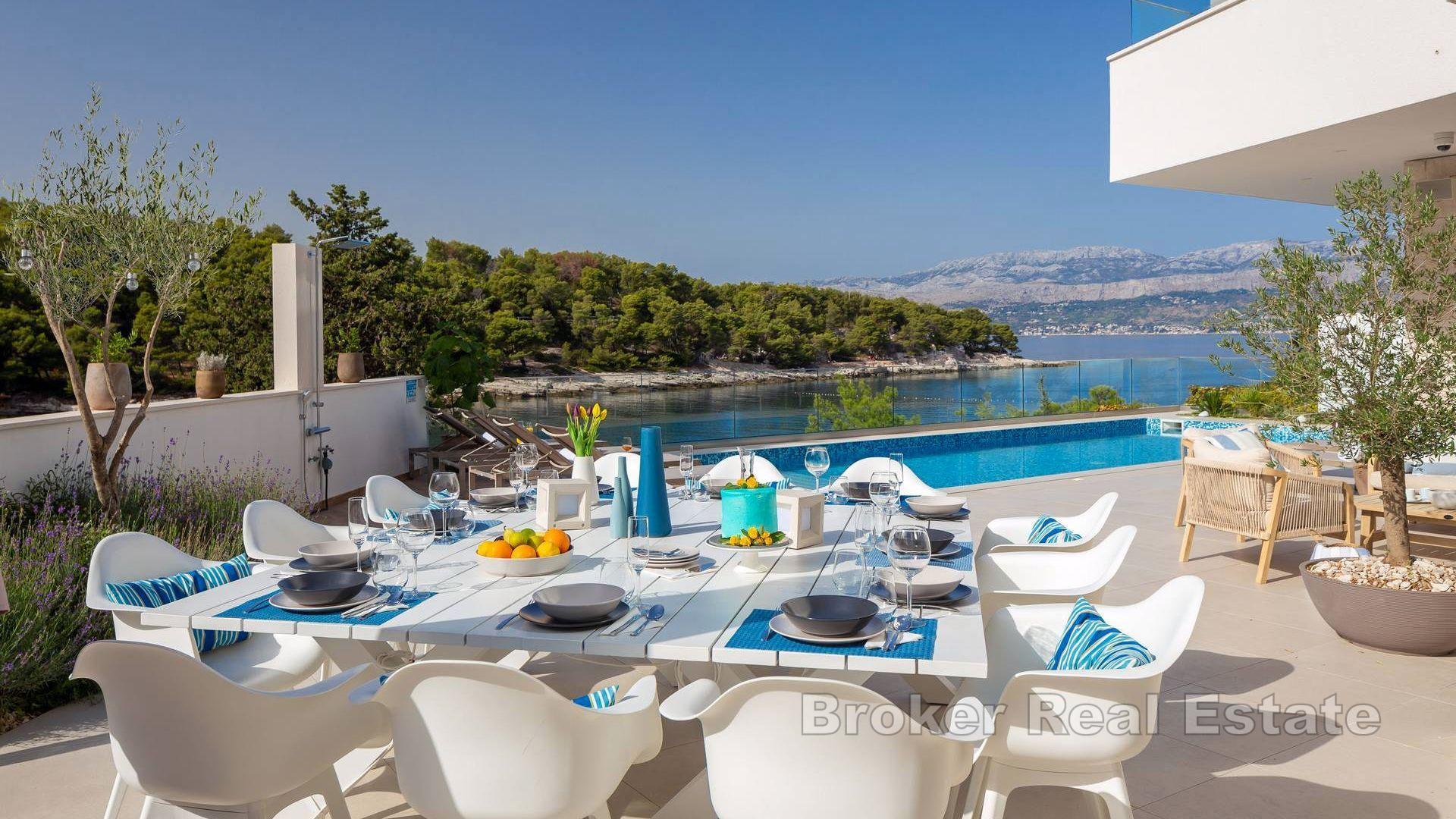 Villa de luxe au premier rang de la mer