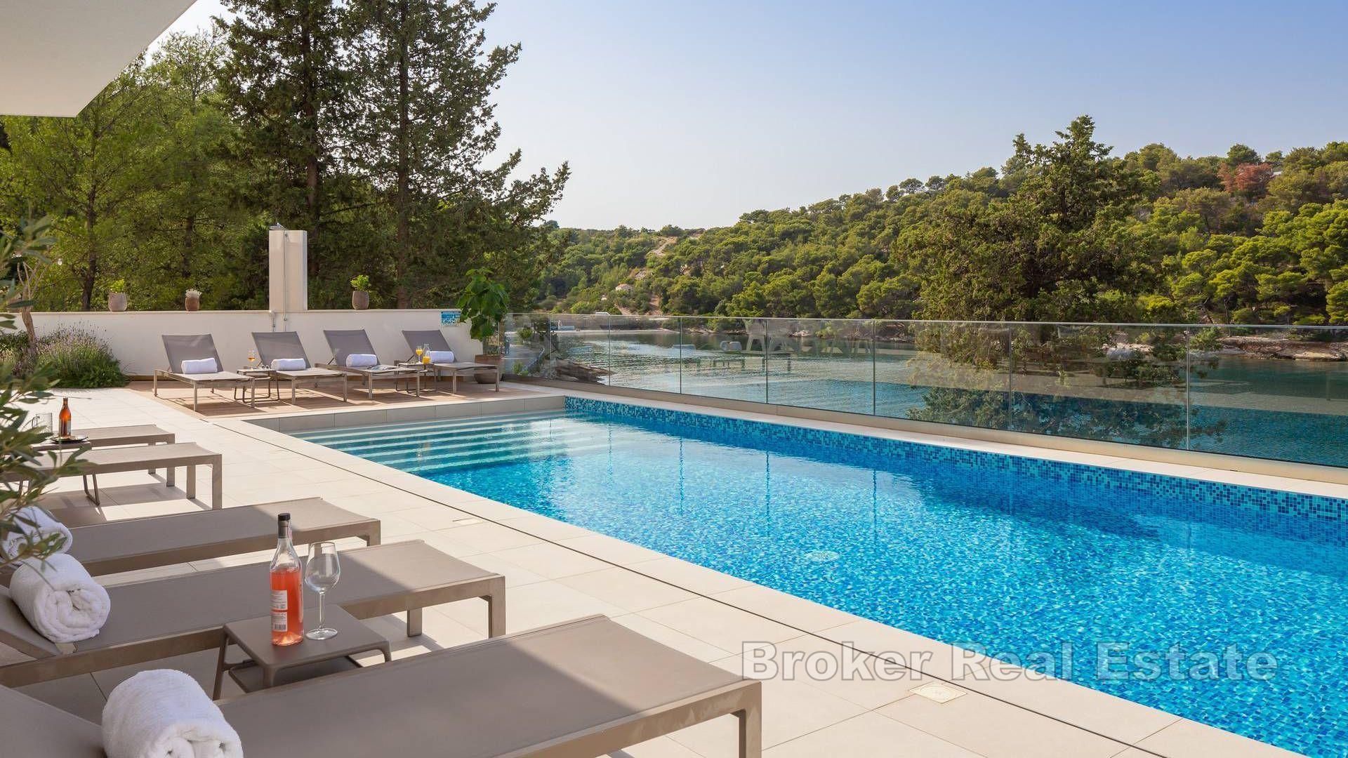 Luxusvilla in der ersten Reihe zum Meer