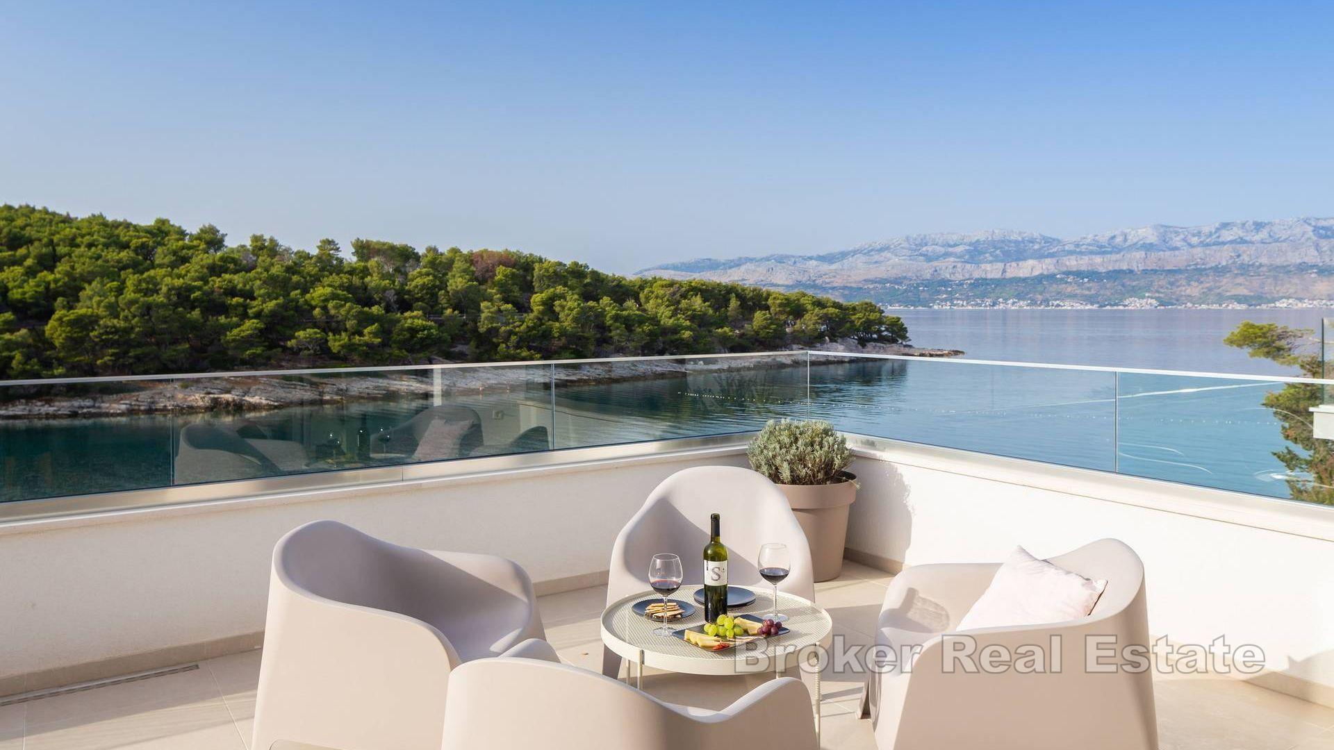 Villa de luxe au premier rang de la mer