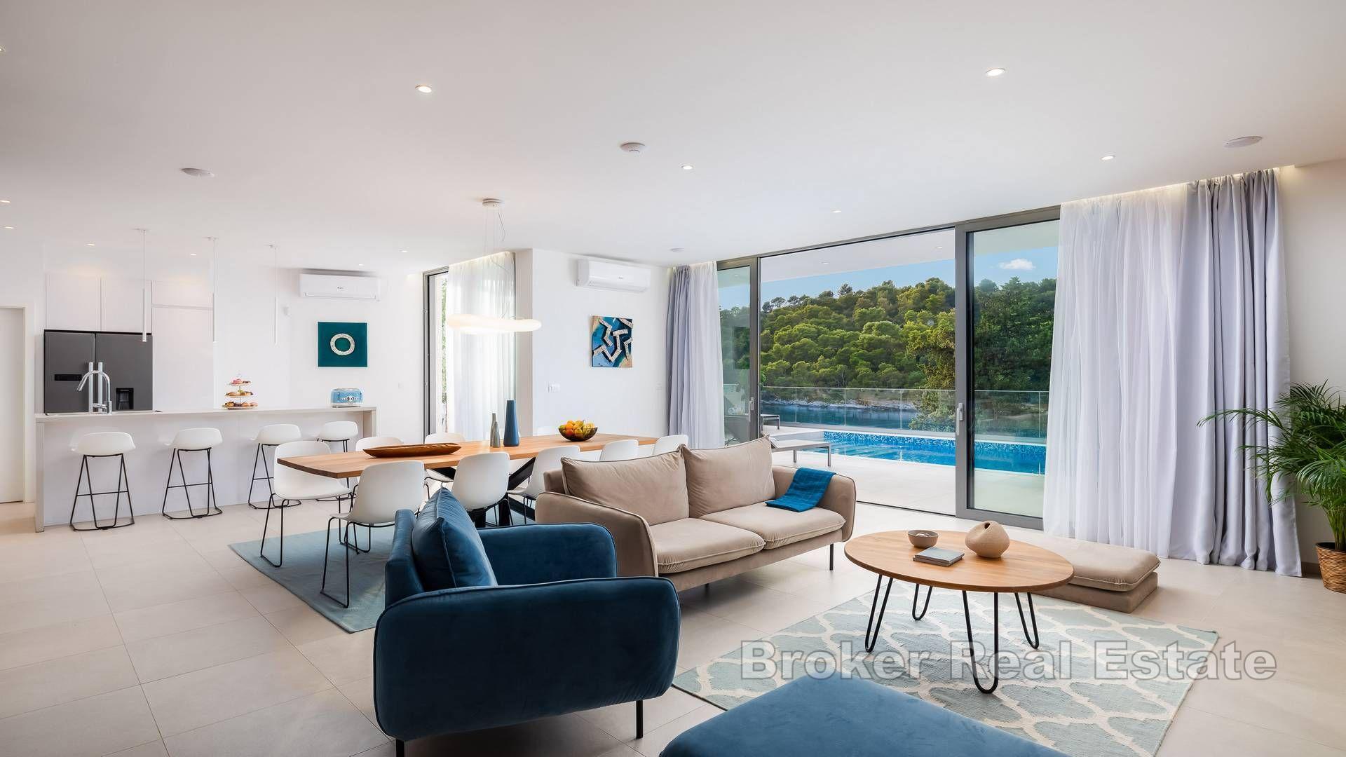 Villa de luxe au premier rang de la mer