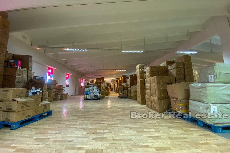 Spazio commerciale, 1535 m2, vicino a Spalato