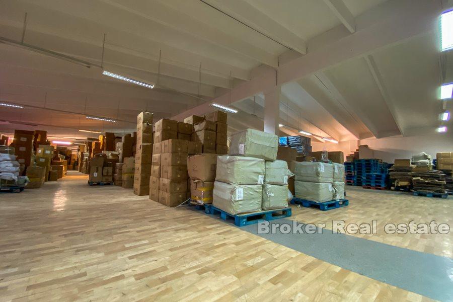 Spazio commerciale, 1535 m2, vicino a Spalato