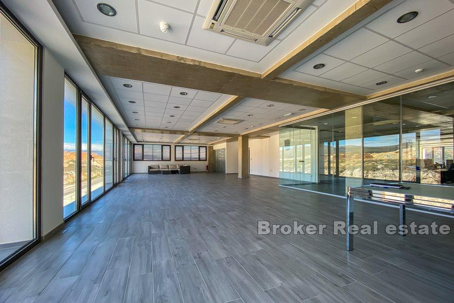 Business space, Dugopolje, 150 m2 and 550 m2