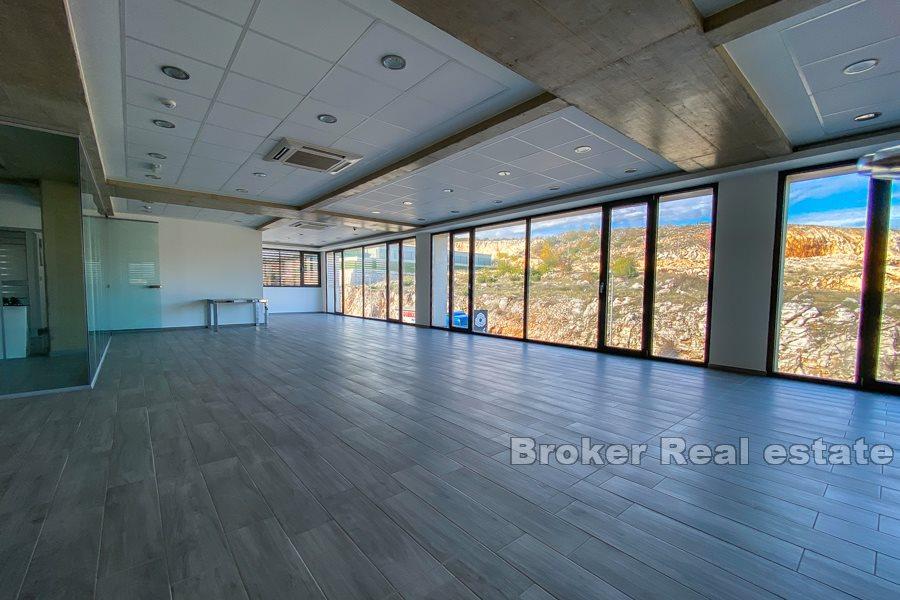 Forretningsareal, Dugopolje, 150 m2 og 550 m2