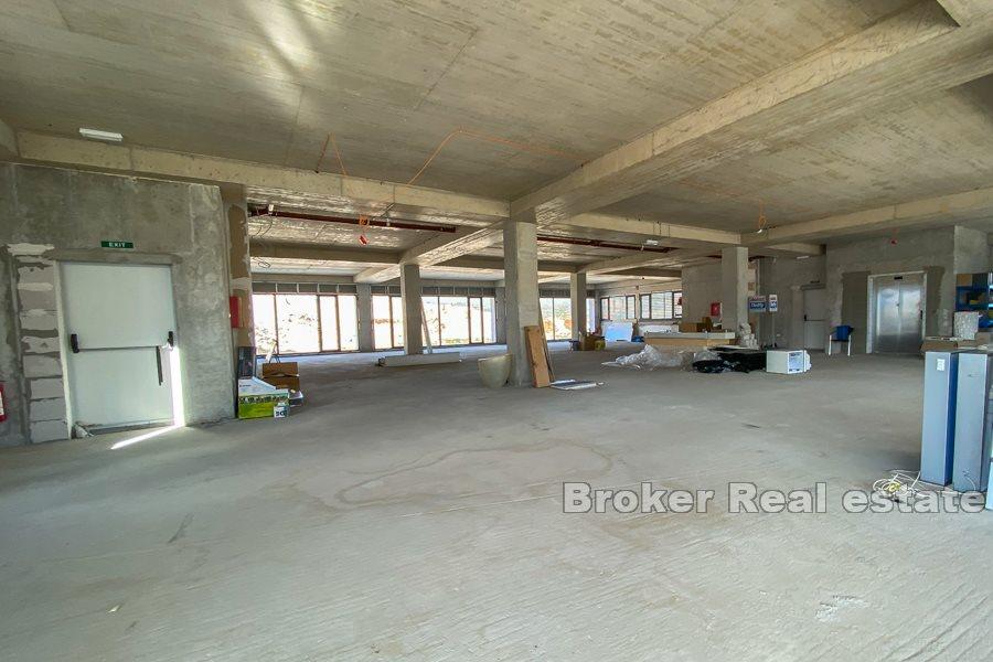 Forretningsareal, Dugopolje, 150 m2 og 550 m2