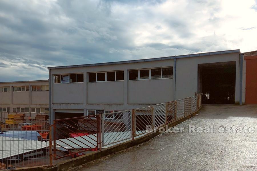 Solin, espace de commerce et de stockage en zone industrielle