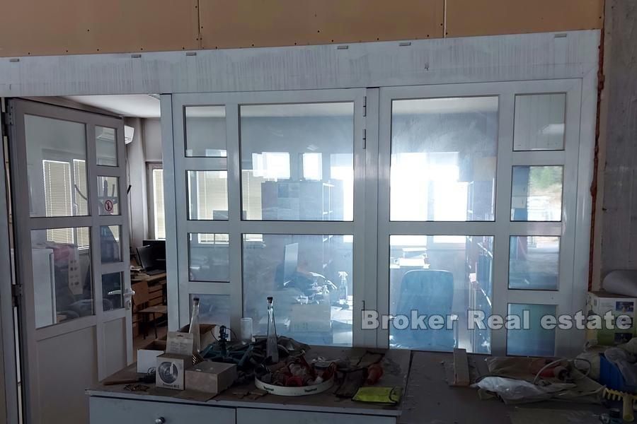 Solin, affärs- och lagerutrymmen i industriområdet