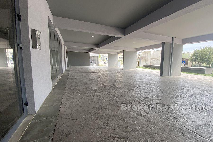 Locaux commerciaux dans un nouveau bâtiment