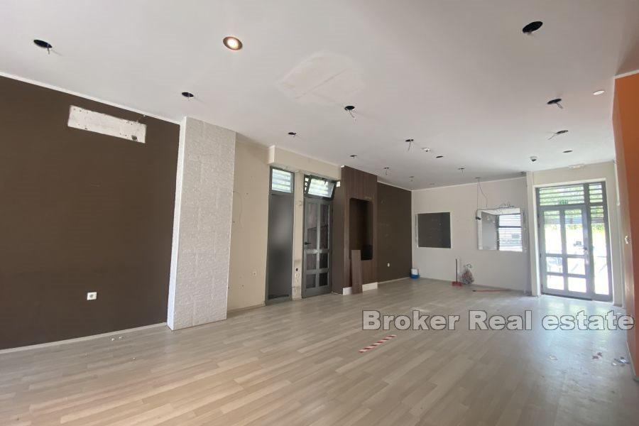 Trstenik, spazio commerciale al piano terra, 90m2