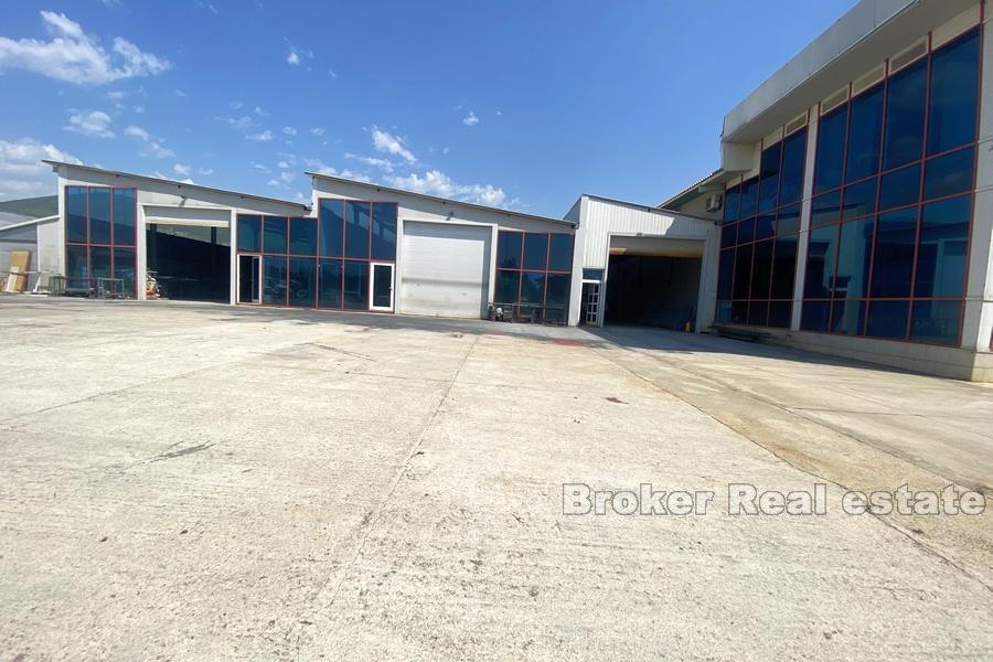 Complexe d'affaires dans un excellent emplacement