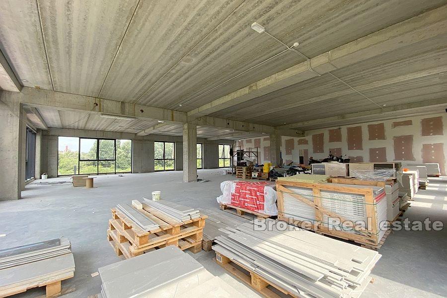 Des locaux commerciaux attrayants dans un immeuble neuf