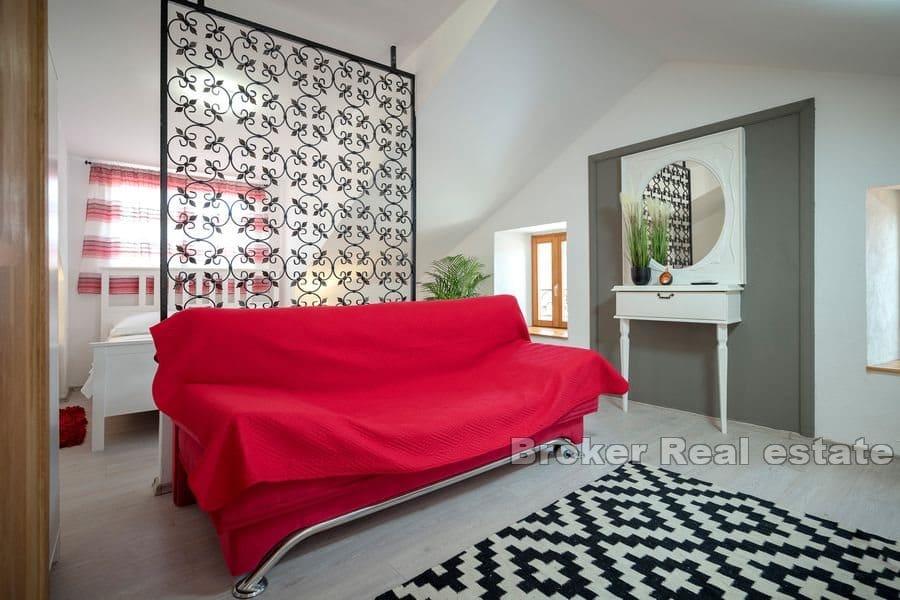 Domorodý obytný a komerční dům na nábřeží