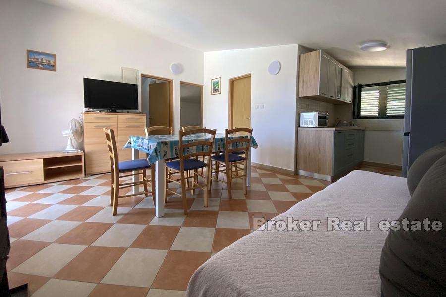 Indigenes dalmatinisches Haus in Alleinlage