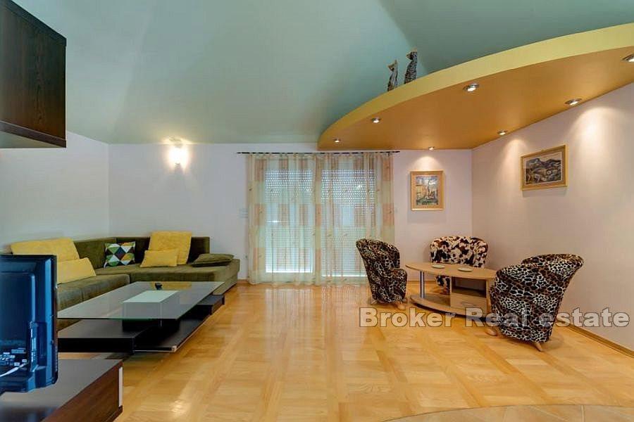 Apartment house with sea view