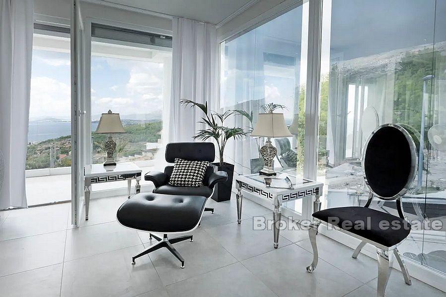 Modern nybyggd villa med havsutsikt