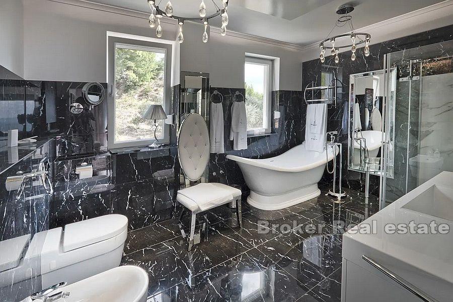 Moderne Neubauvilla mit Meerblick