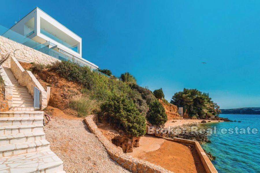 Penthouse in the first row to the sea