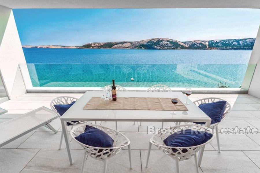 Penthouse in the first row to the sea