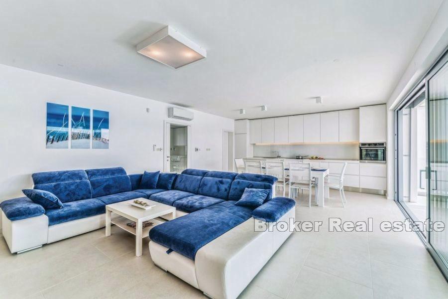 Penthouse in the first row to the sea