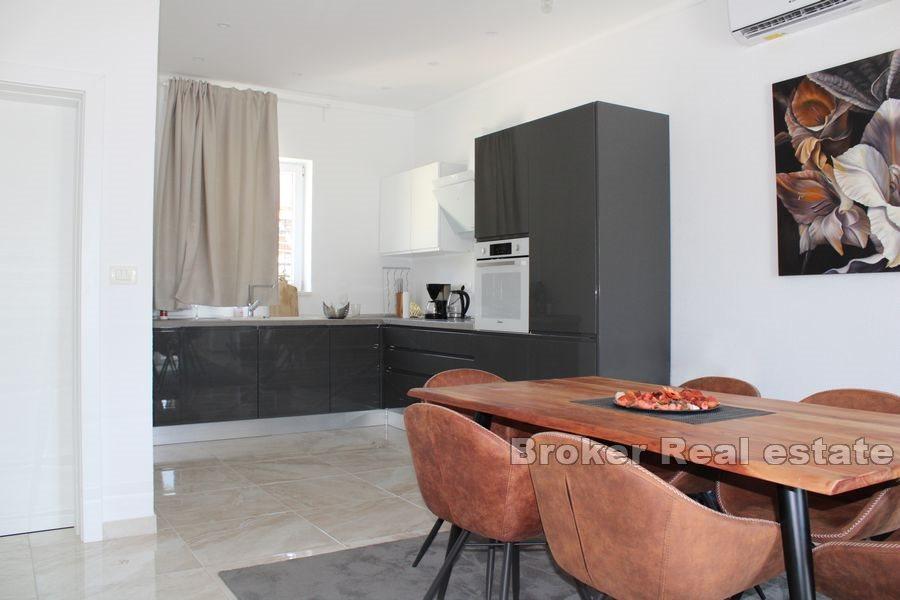 Дом с бассейном и видом на море