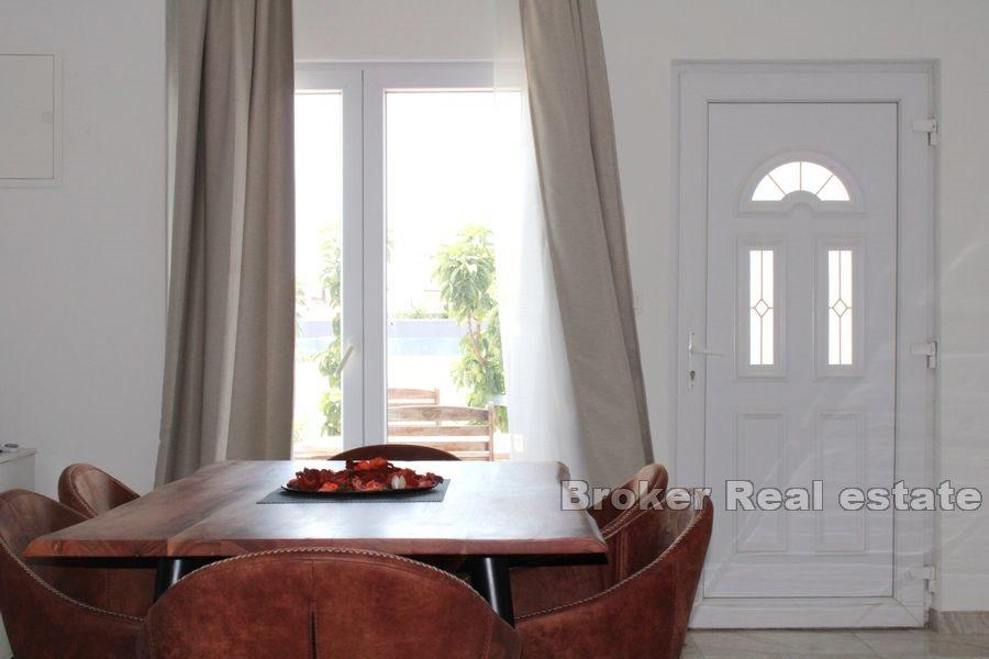 Дом с бассейном и видом на море