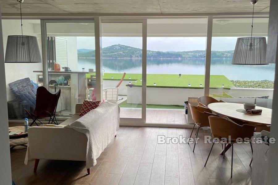 New apartments in first row to the sea