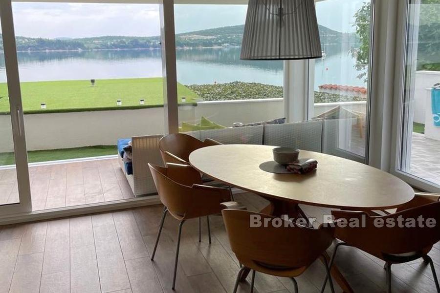 New apartments in first row to the sea