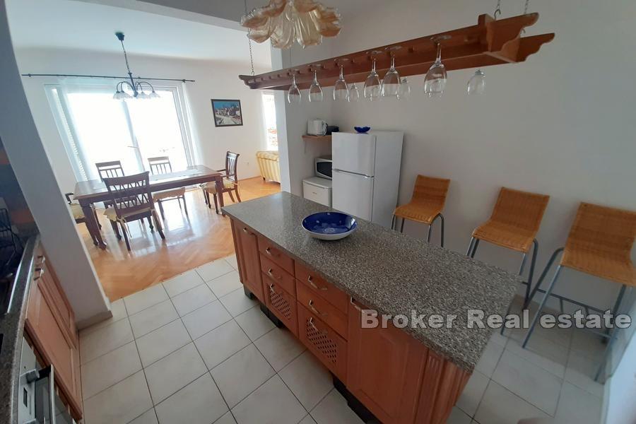 Kuća s bazenom i pogledom na more