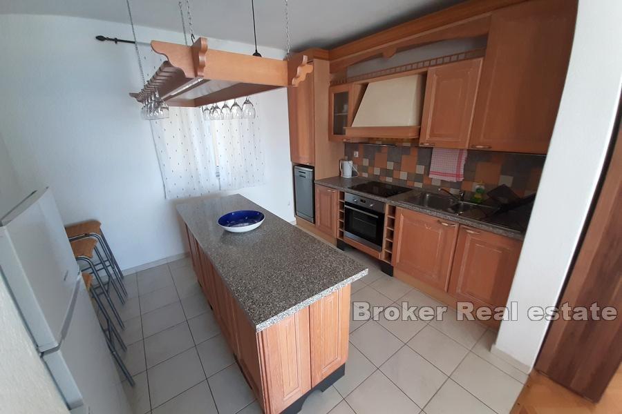 Kuća s bazenom i pogledom na more