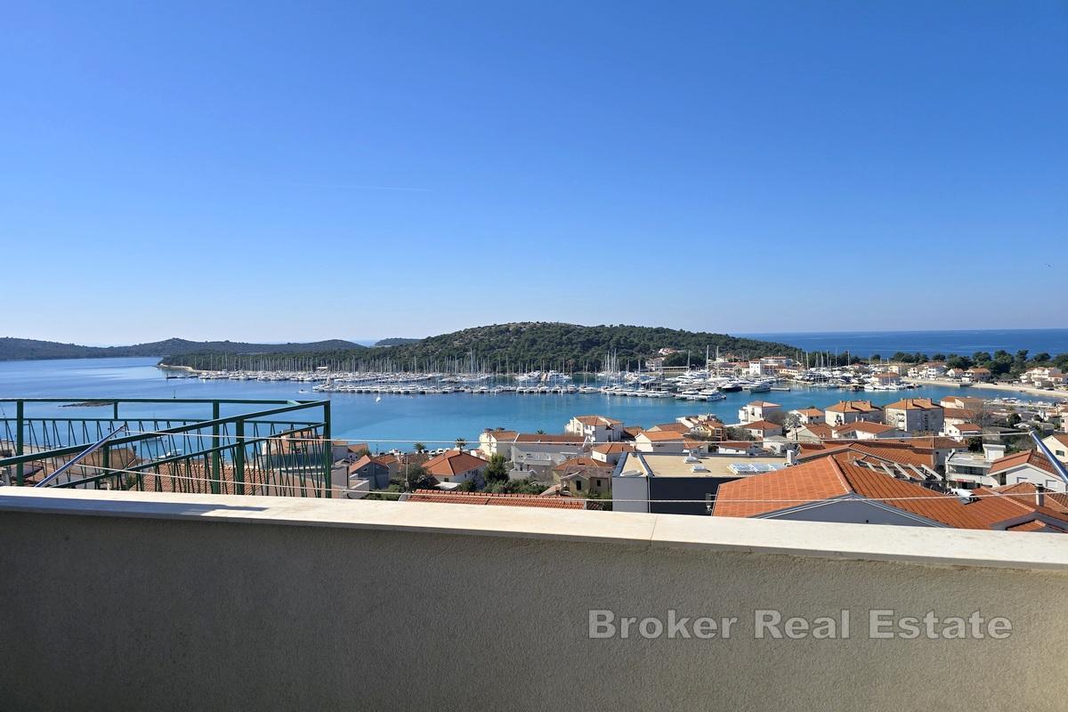 Многоквартирный дом с видом на море