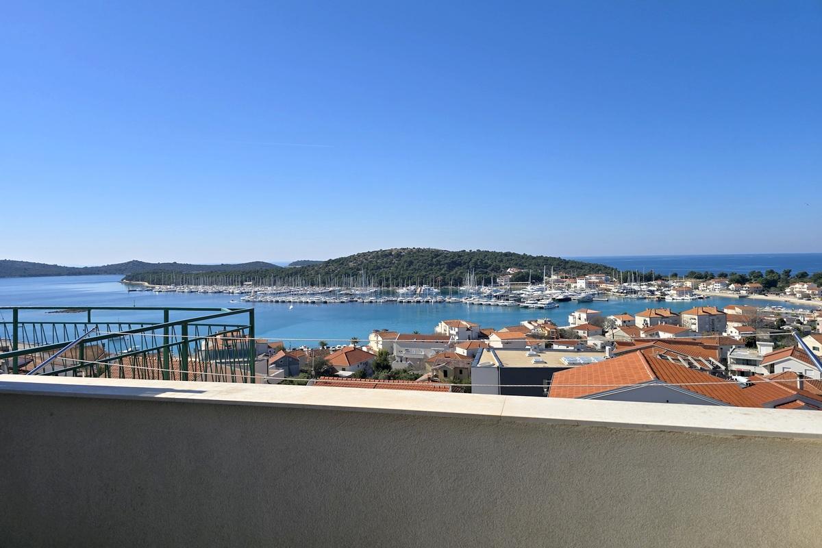 Apartmenthaus mit Meerblick