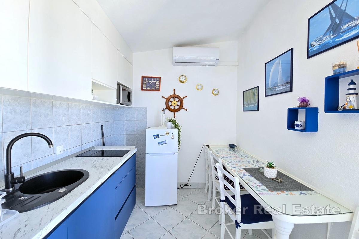 Casa con appartamenti vista mare