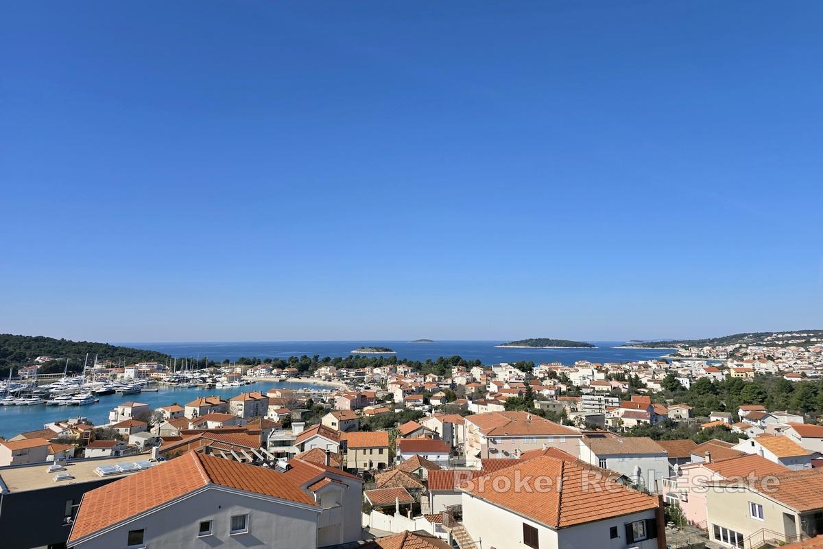 Immeuble avec vue sur la mer