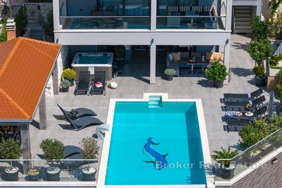 Villa avec piscine et vue mer